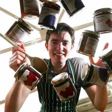 Pessoas e potes de geléia